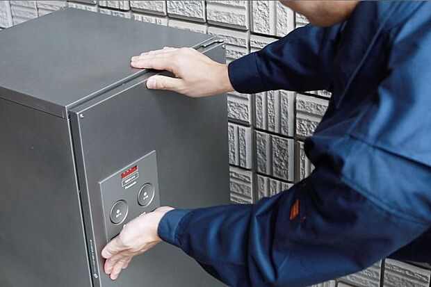 【【推奨設備】宅配BOX】外出中でも荷物が受け取れるので便利。※メーカー、仕様により形状等が異なります。