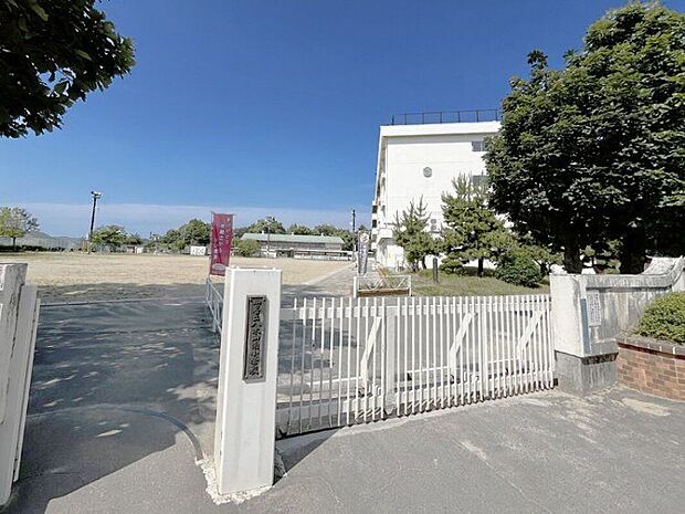 仙台市立八木山南小学校(約650m)