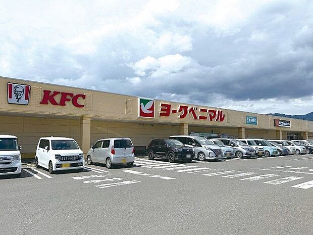 ヨークベニマル伊達店(約1,360m)