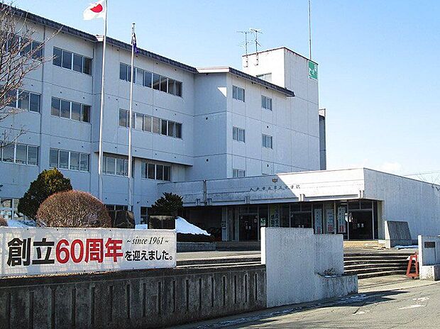 第三中学校(約892m)