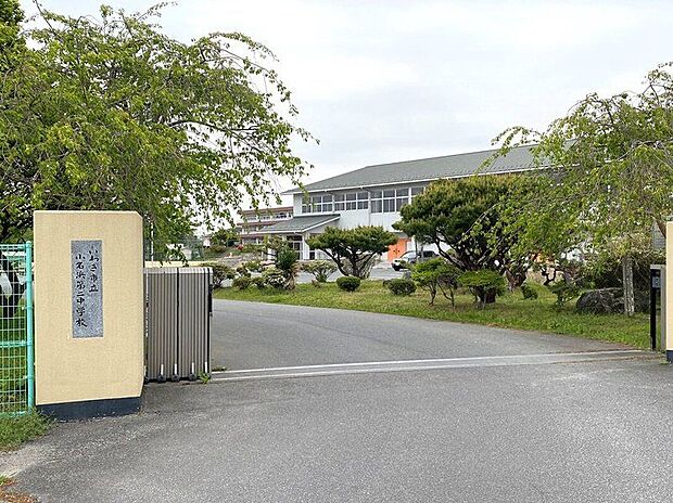 いわき市小名浜第二中学校(約910m)