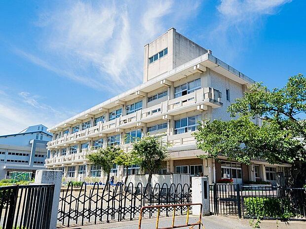 吉井田小学校(約1,546m)