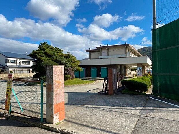 会津若松市第五中学校(約1,860m)