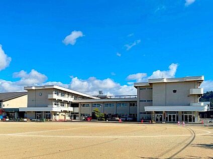 会津若松市一箕小学校 770m