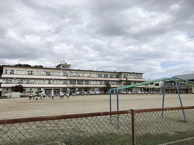 いわき市立小名浜第三小学校(約1,750m)
