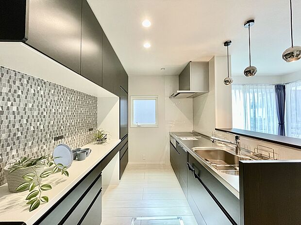 【スッキリとしたキッチンスペース】~今保II２号地～クリナップ製のキッチンで、手入れがし易く使いやすいです！（2024年1１月撮影）