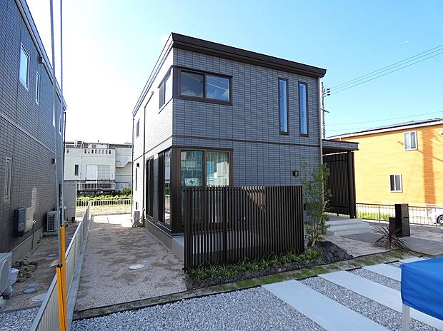 【2号地】スタイリッシュな外観です!(2025年10月撮影)