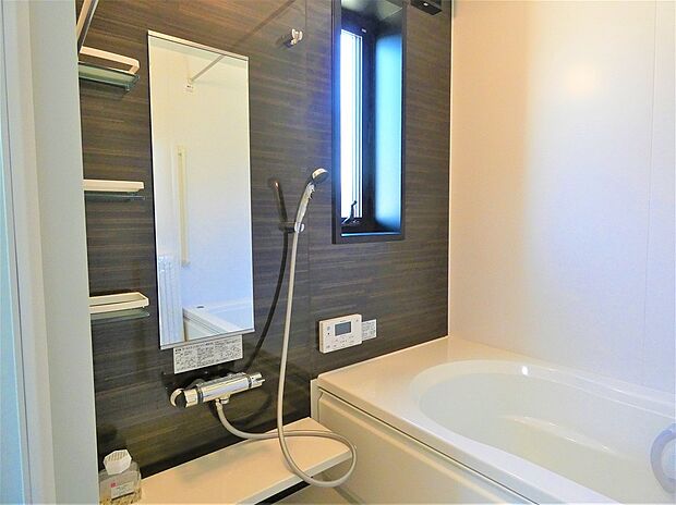 【浴室】お手入れしやすいセキスイオリジナルのお風呂です。2025年7月撮影