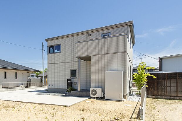 【外観】敷地にゆとりがあります。（2026年5月）撮影