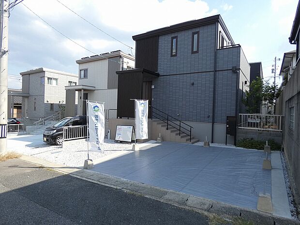 【外観】落ち着いた雰囲気の分譲住宅です。(2025年11月)撮影