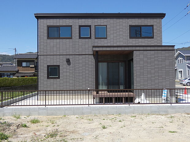 【外観】ウッドデッキを設置しております!(2026年4月撮影)