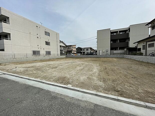 落ち着いた街並みが保たれる第一種住居専用地域で、静かで安心感のある暮らしが叶います。