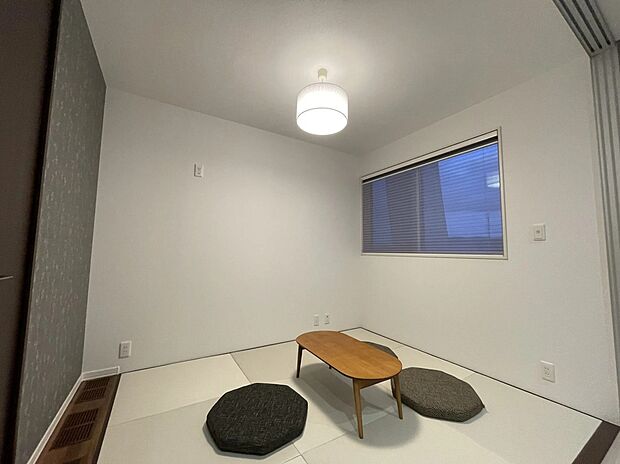 【☆フレキシブルスペース(５号地)】心がほっと落ち着く癒しの一室
小さなお子様のお昼寝スペースにもぴったりですね♪