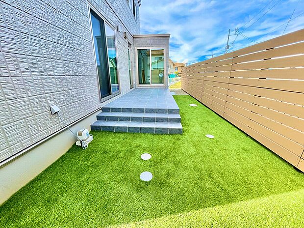 現地（2025年9月）撮影
プライベートガーデンで人目を気にせずBBQなどを楽しむことが可能です♪