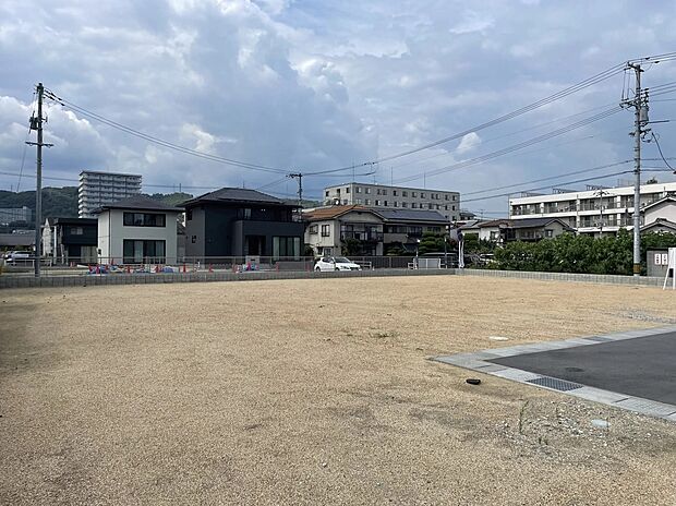 高い建物がないので日当たり良好！！
日差しがあることで、自然とお家の中も明るくなり、毎日の生活に彩が加わります。
家庭菜園やガーデニングも楽しめそうですね。