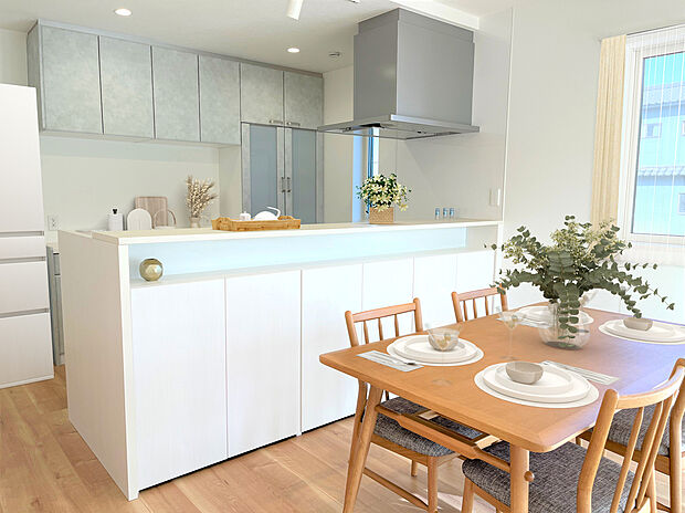 【収納量抜群ダイニングスペース】ダイニングテーブル上をスッキリとお使いいただけるように収納量を豊富に設計しております!※CG加工した画像です