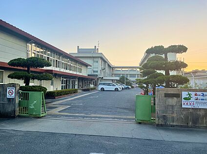 光小学校 1,500ｍ～1,600ｍ(徒歩19～20分)
