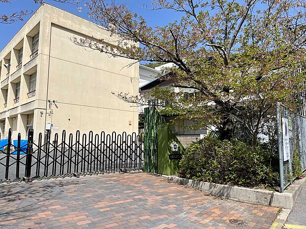 三原市立西小学校(約850m)