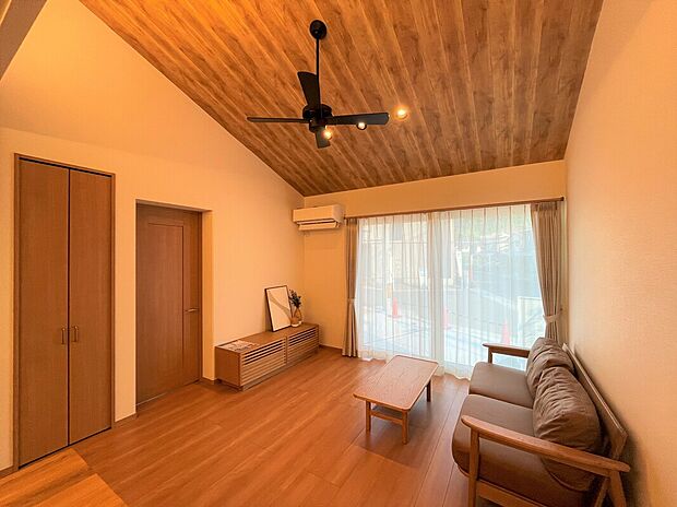 【リビング】18.6畳の広々としたリビング