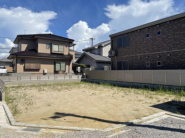 ◇暮らしを支える買い物施設が充実した生活環境◇
程よく郊外、程よく街ちかの過ごしやすいエリア◎
セキスイハイムの自社分譲地。道路は将来松山市所有が決まっていて安心♪
