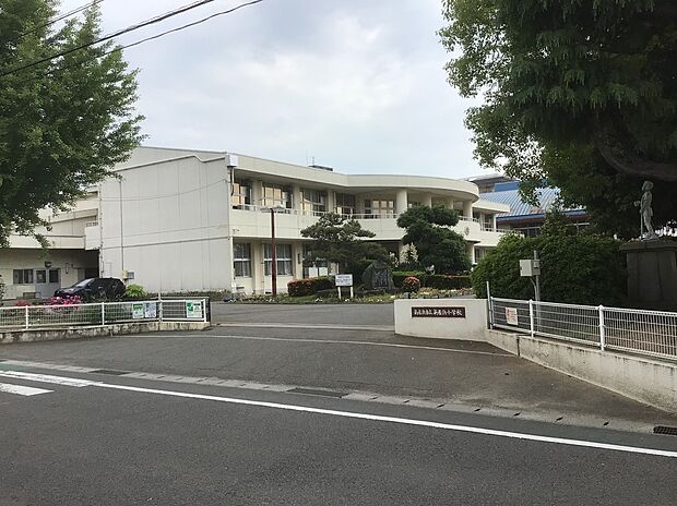 新居浜市立新居浜小学校（約590m）
