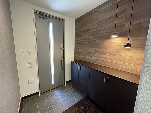 【No.129／玄関】（25年7月撮影）