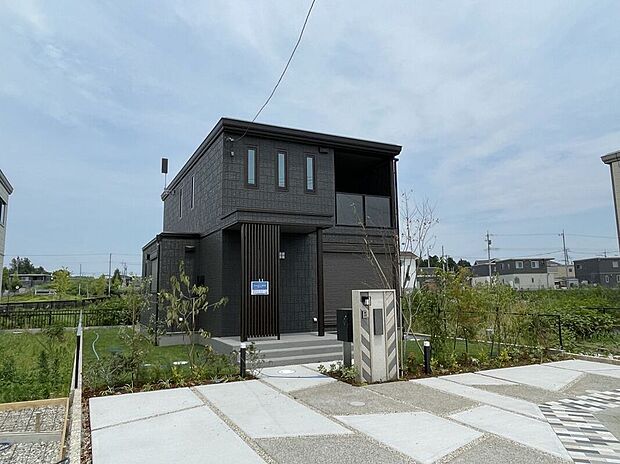 【No.173】鉄骨系ユニット工法2階建
設備：太陽光発電6.36kW、蓄電池13.2kWh
（2025年7月撮影）