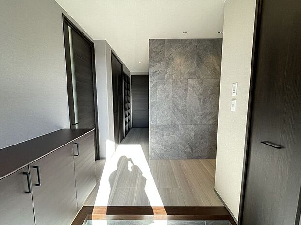 【C号棟／玄関】（2026年1月撮影）