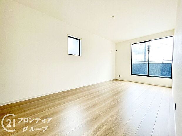 室内はシンプルな仕様となっており、それぞれの好みに合わせたインテリアで、趣味に合わせてレイアウトしやすくなっております。