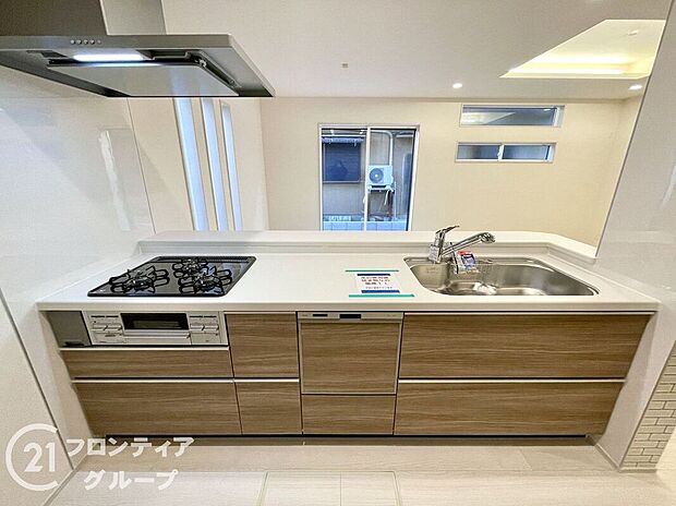 オールインワン浄水器栓を採用しており、場所を取らない浄水器！いつでもおいしいお水でお料理することができますね！また、食器洗い乾燥機付で奥様の家事を軽減できます