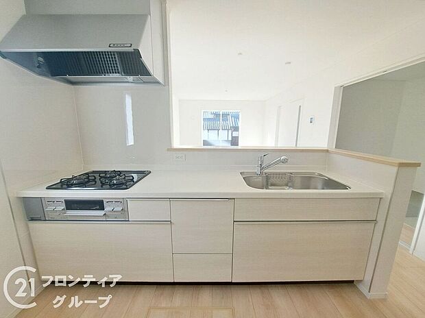 お手入れが楽に行える換気扇やステンレスワークトップは毎日お料理する奥様の味方!