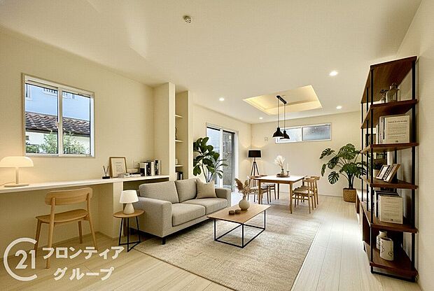 【家具入りイメージ画像】LDKには大きな窓からたくさんの光が入り、明るく、開放的な空間を演出してくれます。お友達が遊びに来た時も自慢のリビングになりますね！