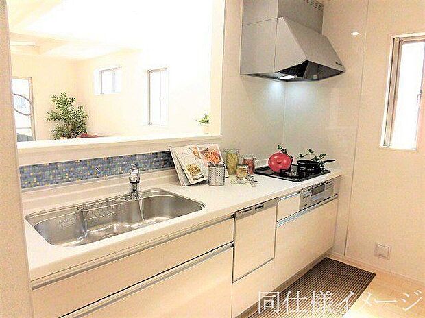 ＼同仕様写真／オールインワン浄水器栓を採用しており、場所を取らない浄水器！いつでもおいしいお水でお料理することができますね！また、食器洗い乾燥機付で奥様の家事を軽減できます