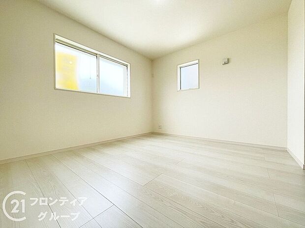 室内はシンプルな仕様となっており、それぞれの好みに合わせたインテリアで、趣味に合わせてレイアウトしやすくなっております。