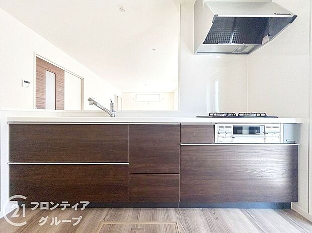 【キッチン】お手入れが楽に行える換気扇やステンレスワークトップは毎日お料理する奥様の味方！