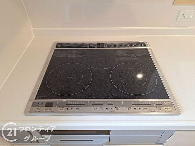 【その他設備】使い勝手のよい三つ口コンロです。ビルトインコンロで吹きこぼれのお掃除もらくらく