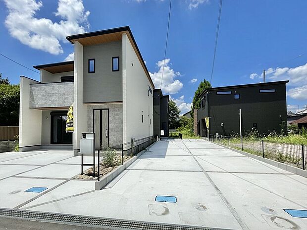 【外観】開放感あふれるデザインで、モダンなデザインが魅力の新築戸建て!スタイリッシュな外観が住む人を引き立て、日々の生活に彩りを添えます明るい印象の新築戸建てです!