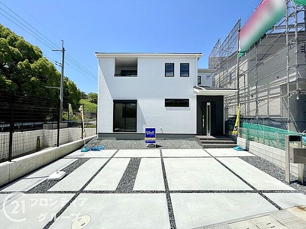 【駐車場】使いやすい駐車場で、家族全員が快適に利用できるスペースです