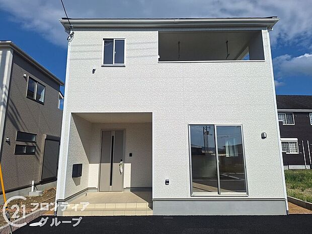 【外観】【１号棟】現地外観写真＼まるで注文住宅？新築カスタマイズ／専属のリフォームプランナーが在中！注文住宅のような理想のお家づくりを叶えます！軽微なものから大型のリフォームまで幅広く対応します♪