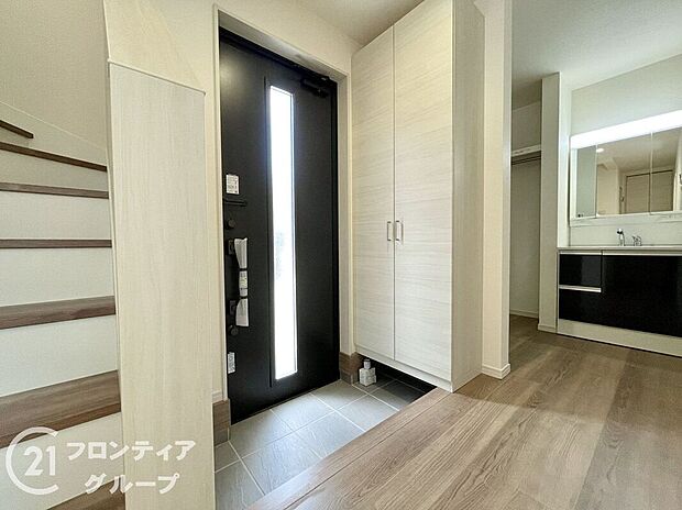 【玄関】玄関は防犯性の優れたダブルロックドアです！