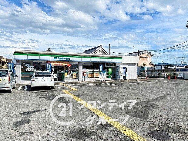 ファミリーマート磯城三宅店(約814m)