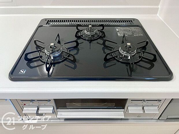 【その他設備】使い勝手のよい三つ口コンロです。ビルトインコンロで吹きこぼれのお掃除もらくらく