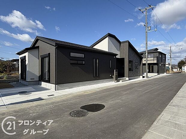 【外観】【2号棟】現地外観写真＼資金計画のお悩みお任せください！／最新FPシステムを使った資金計画のシミュレーションや専属のファイナンシャルプランナーがお金回りの整理をお手伝いします！住宅ローンもお任せ♪