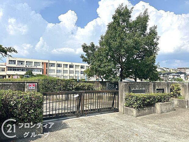大和郡山市立郡山西小学校（約1,600m）