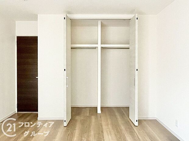 【収納】充実した収納スペースなので、お子様が大きくなって、荷物が増えてもたっぷり収納しておけますね