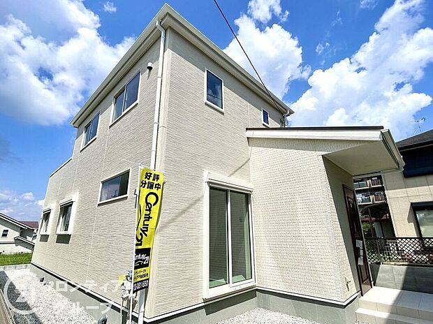 【外観】【2号棟】現地外観写真＼資金計画のお悩みお任せください！／最新FPシステムを使った資金計画のシミュレーションや専属のファイナンシャルプランナーがお金回りの整理をお手伝いします！住宅ローンもお任せ♪