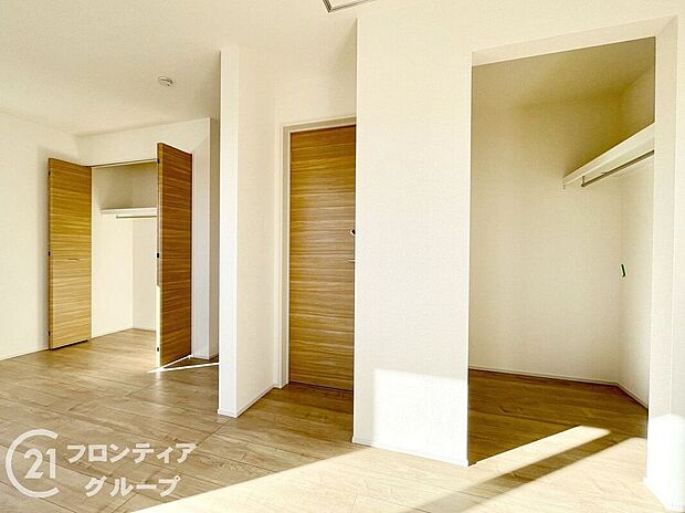 【収納】充実した収納スペースなので、お子様が大きくなって、荷物が増えてもたっぷり収納しておけますね