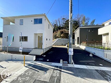 前面道路含む外観