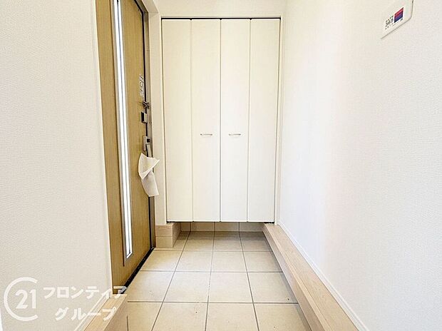 【玄関】玄関は防犯性の優れたダブルロックドアです!