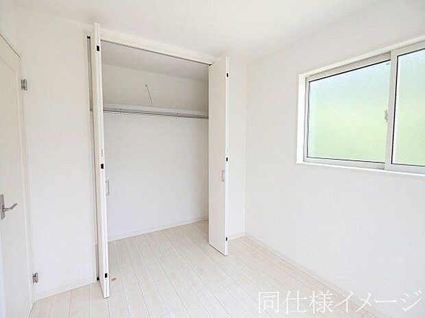 【同仕様画像　（その他内観）】＼同仕様写真／季節の物もすっきり片付く便利な収納スペースです！